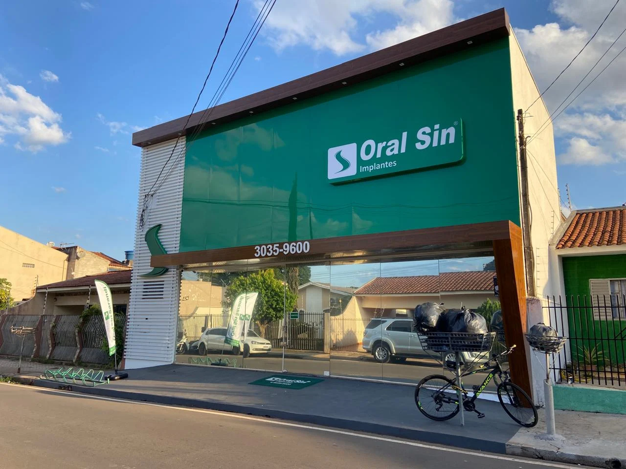 Fachada da Oral Sin Sarandi
